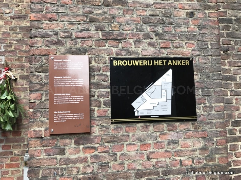 ヘット・アンケルの入り口。ベルギーの文化遺産として保存されている地区にあります。周りの美しいれんが作りの家も要チェック