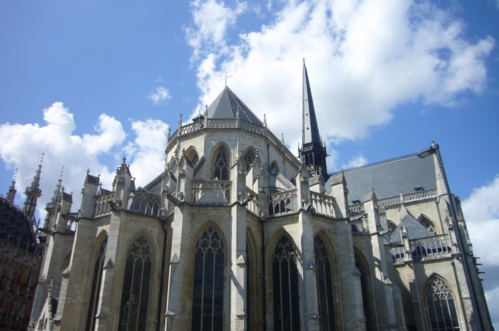 市庁舎の前にある聖ピーターズ教会。(Saint Peter's Church)中は自由に入れます。