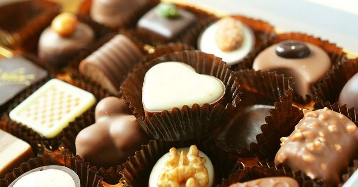 ショコラティエめぐり付きのチョコレート手作りツアーも