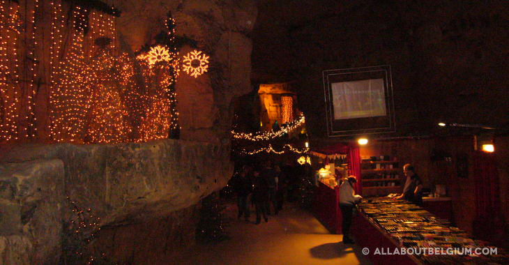 洞窟内にはちゃんとしたレストランも。