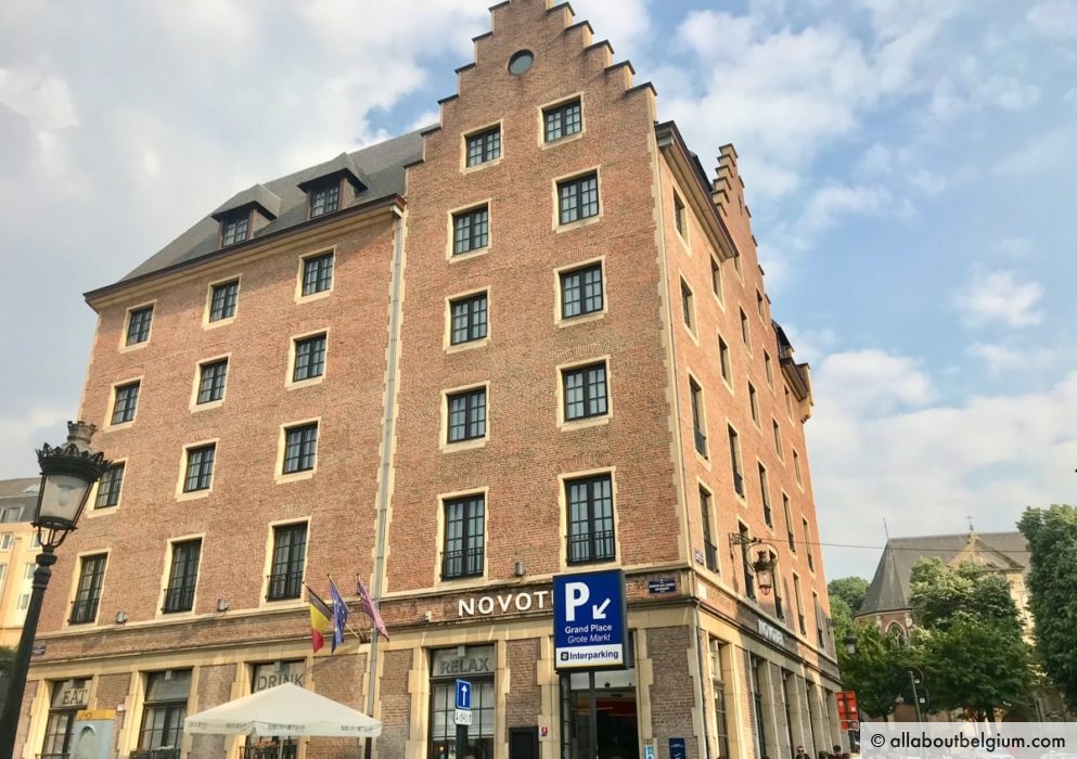 ノボテルというとビジネスホテルのイメージが強いですが、ここはベルギーの伝統的な建物を改築しています。