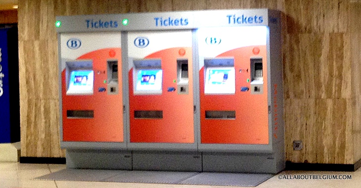 ブリュッセル中央駅の券売機。駅の様々な箇所にあります。
