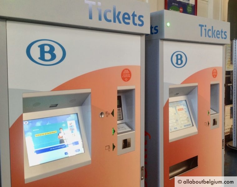 ベルギーの鉄道チケットの券売機。駅の各所に設置されています。