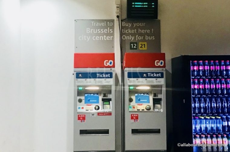 バスの券売機は、空港にも設置されています。ブリュッセル市内メトロ・トラム・バスの共通チケットです