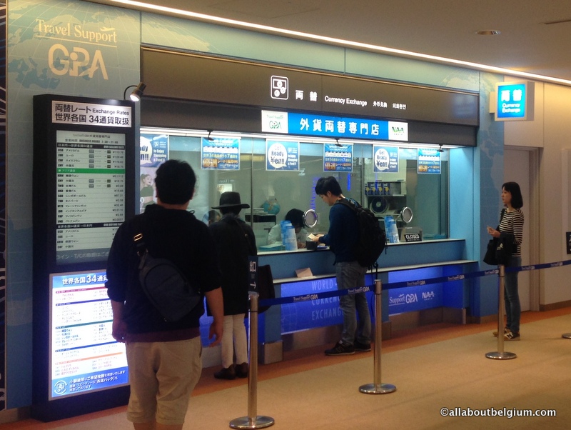 成田空港での両替はチェックイン後が良レート。しかも空いています