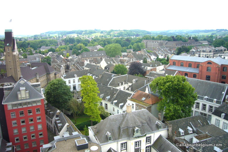 オランダの街並みとベルギーの街並みの違いを比べられます。