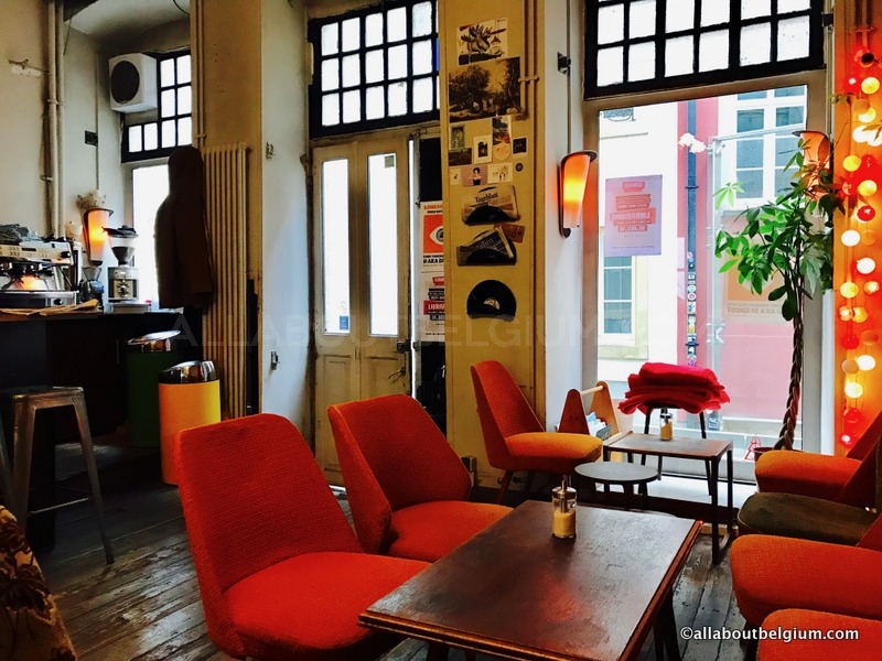 カフェも紅茶も充実。お店の人がモデルみたいな超美人揃いでした。