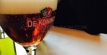 地元アントワープが原産、De Koningビール。地元っ子を気取るならぜひ「ボロク」と注文を。