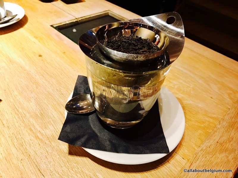 グランカフェ・オルタの上質な茶葉を使ったアールグレイティー。良くないカフェは、値段は同じなのにティーバッグになります。