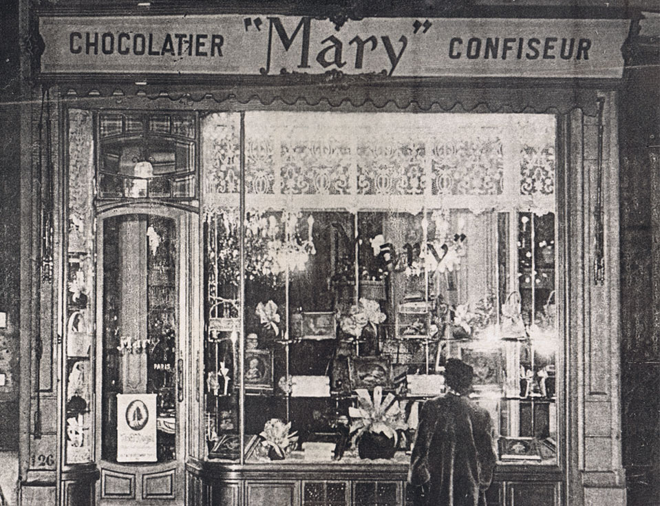 創業当時のマリーショコラティエの店舗。歴史の長さがうかがえます。