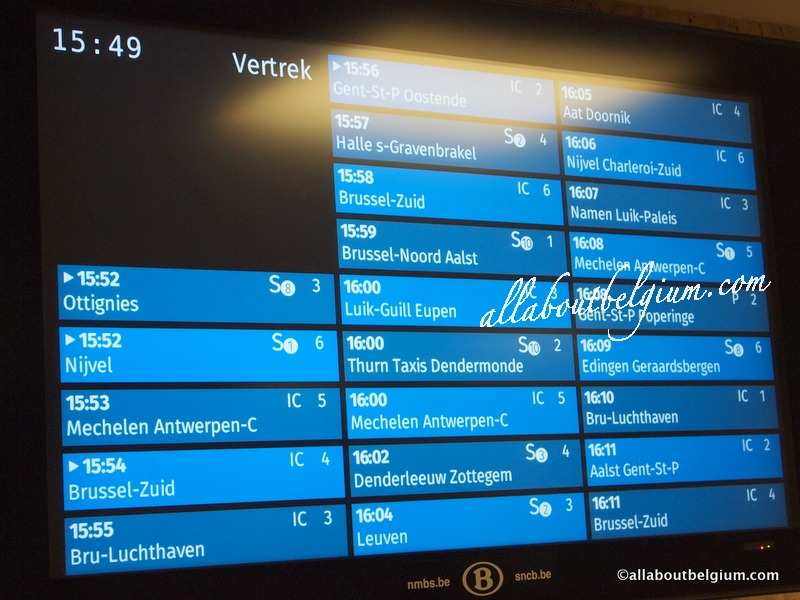 ブリュッセル北駅のオランダ語の電車運行情報。
