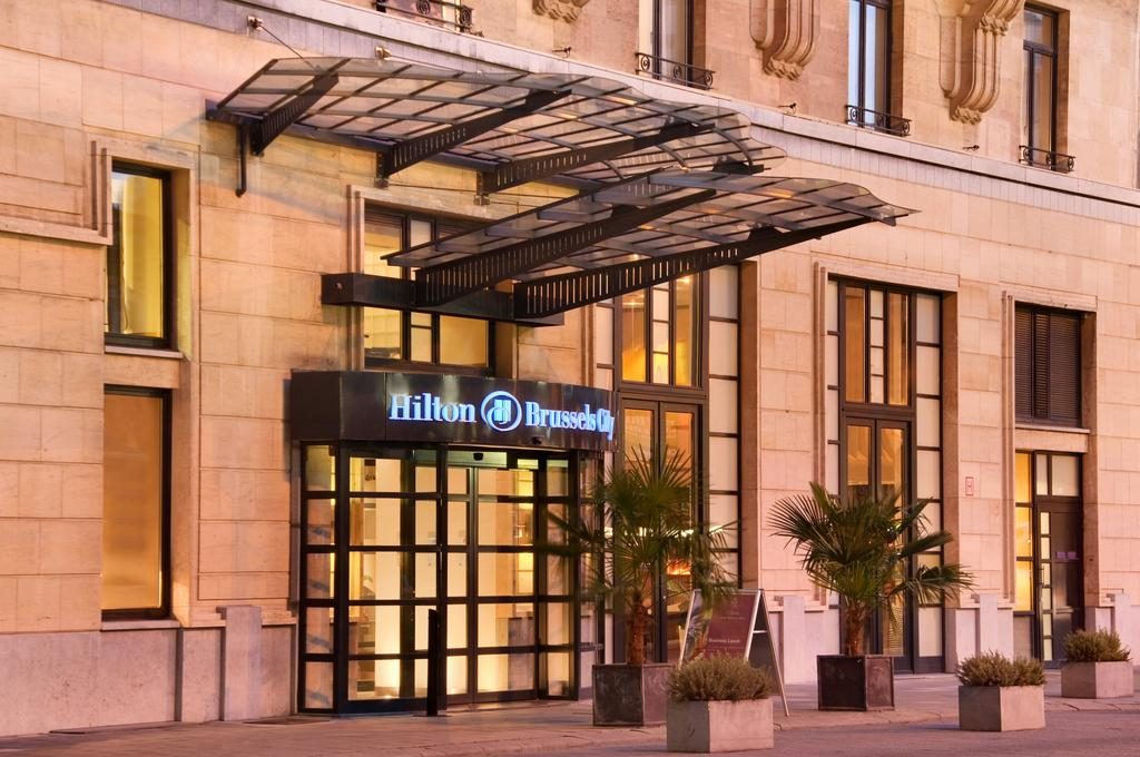 ヒルトン ブリュッセル シティ（Hilton Brussels City） の正面玄関