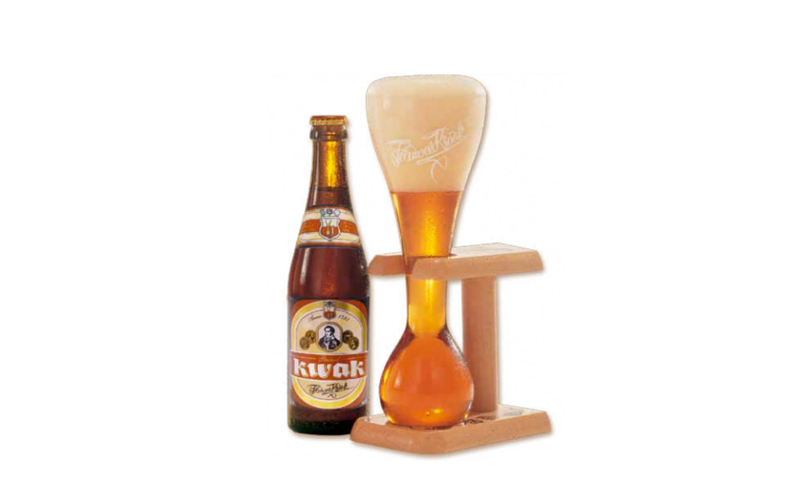 kwakはこのグラスで飲んでこそ。ベルギーでビールを買うときは、ぜひグラスも一緒に