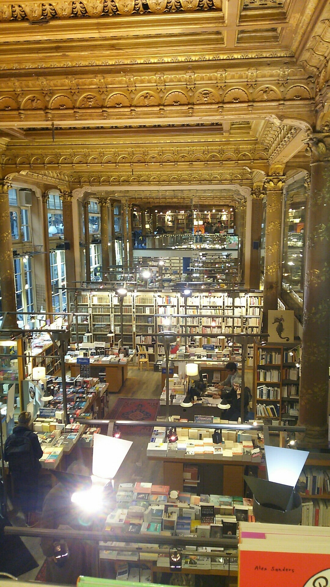 ブリュッセルで絶対行きたい美しい本屋さん、トロピズム