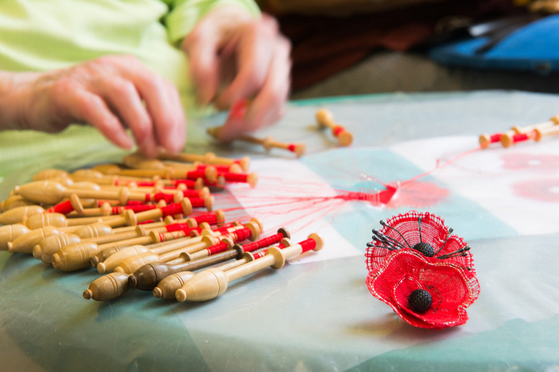 レースセンターでベルギーの手しごと、ボビンレースを体験 - ベルギー