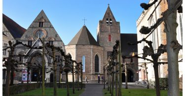 ブルージュの中心部で、800年以上の間、病気の人々の救済にあたった聖ヨハネ教会。美術品以外にも、薬局やハーブの展示など歴史にまつわる存在も