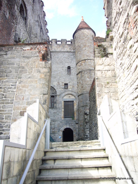 歩き回れる中世のお城 そしてギロチン フランドル伯居城へ ベルギー観光旅行と生活情報サイト Belplus