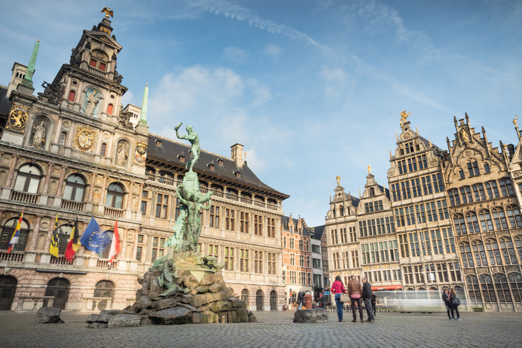 世界遺産に建つ優美な建築 アントワープ市庁舎へ ベルギー観光旅行と生活情報サイト Belplus