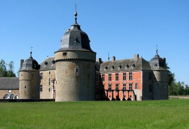 ベルギー古城巡り：3つの博物館を持つラヴォー・サンタンヌ城へ