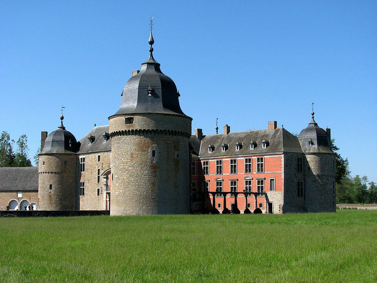 ベルギー古城巡り：3つの博物館を持つラヴォー・サンタンヌ城へ