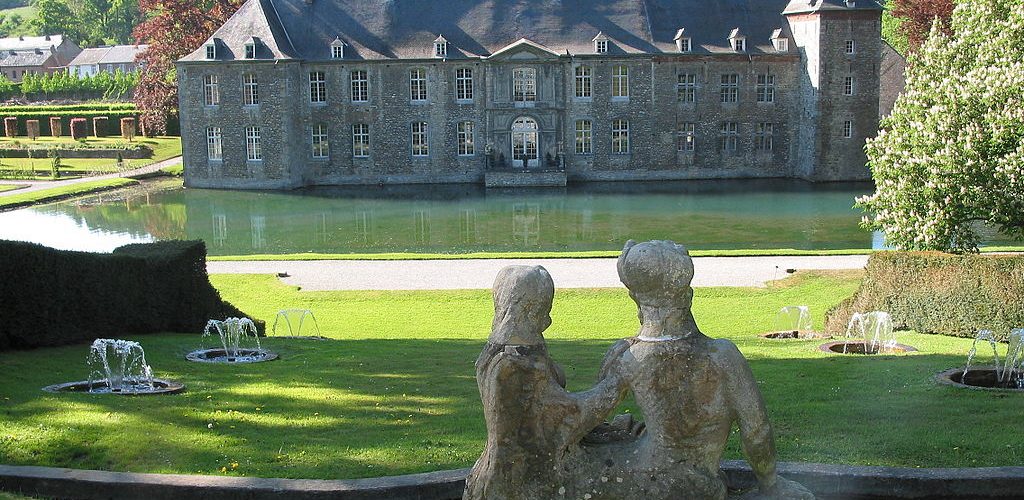 ベルギー古城巡り：水の庭園を有するアンヌボア城へ