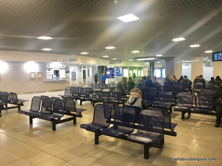 ブリュッセル南駅で人と待ち合わせる場合は、タリスのホームを降りた場所にある待合スペースが便利