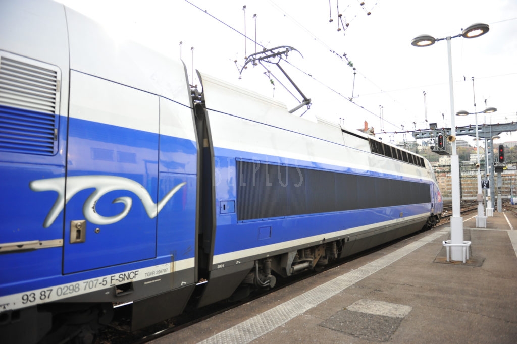 ベルギーやフランス国内の各都市を結ぶ高速鉄道TGVのチケットは、日本語で予約できます。
