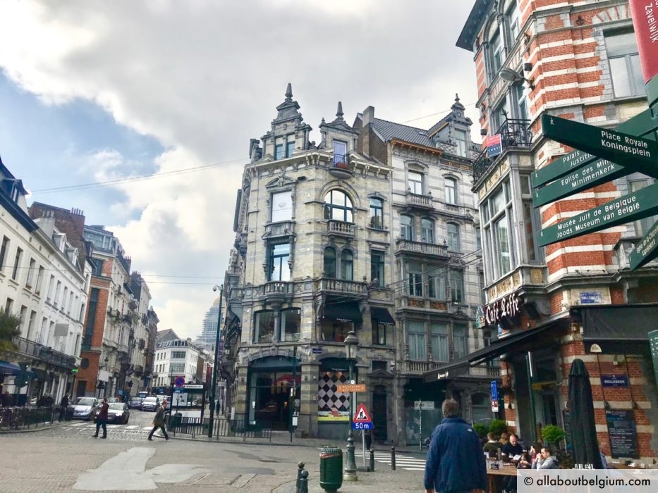 サブロン広場への入り口にある、ピエール・マルコリーニのショップ。ブリュッセルらしい美建築です。マルコリーニは広場内にもう1店あります。